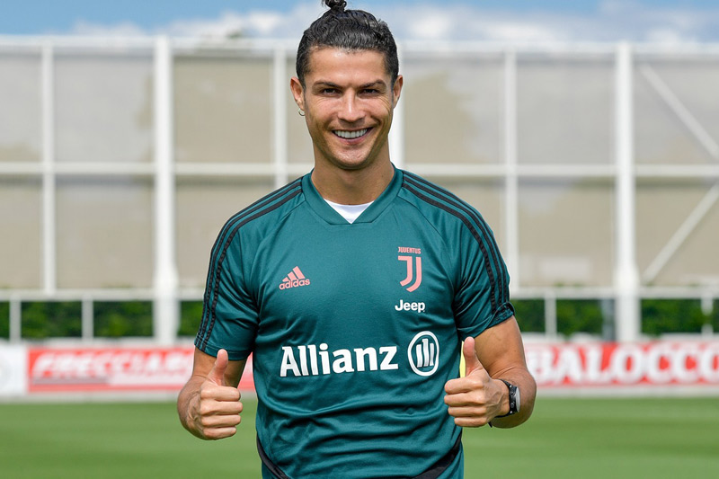 Cristiano Ronaldo - 210 triệu euro